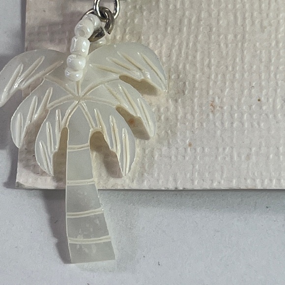MOTHER OF PEARL CARVED PALM TREE DANGLE EARRING - Picture 3 of 4